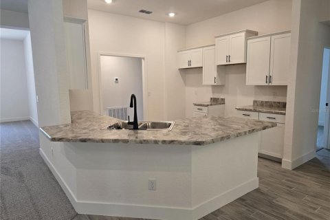 House in Homosassa, Florida 4 bedrooms, 233 sq.m. № 2123224 - photo 5