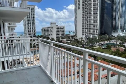Condo in Sunny Isles Beach, Florida, 2 bedrooms  № 2042776 - photo 2