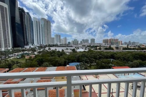 Condo in Sunny Isles Beach, Florida, 2 bedrooms  № 2042776 - photo 3