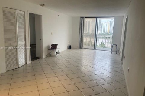 Condo in Sunny Isles Beach, Florida, 2 bedrooms  № 2042776 - photo 10