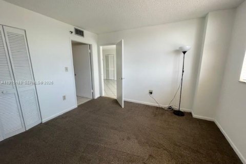Condo in Sunny Isles Beach, Florida, 2 bedrooms  № 2042776 - photo 25