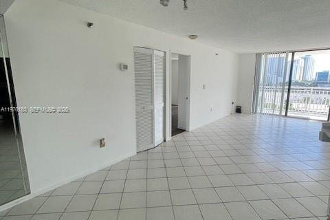 Condo in Sunny Isles Beach, Florida, 2 bedrooms  № 2042776 - photo 11