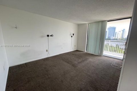 Condo in Sunny Isles Beach, Florida, 2 bedrooms  № 2042776 - photo 20