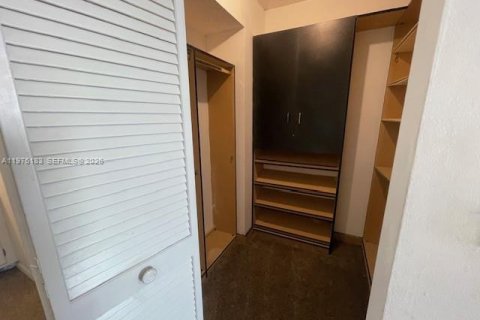 Condo in Sunny Isles Beach, Florida, 2 bedrooms  № 2042776 - photo 17