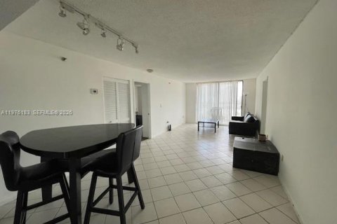 Condo in Sunny Isles Beach, Florida, 2 bedrooms  № 2042776 - photo 4
