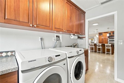 House in Clearwater, Florida 4 bedrooms, 202.34 sq.m. № 2395868 - photo 24