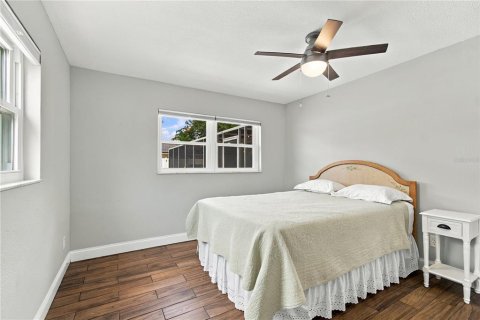 House in Clearwater, Florida 4 bedrooms, 202.34 sq.m. № 2395868 - photo 21