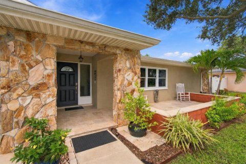 House in Clearwater, Florida 4 bedrooms, 202.34 sq.m. № 2395868