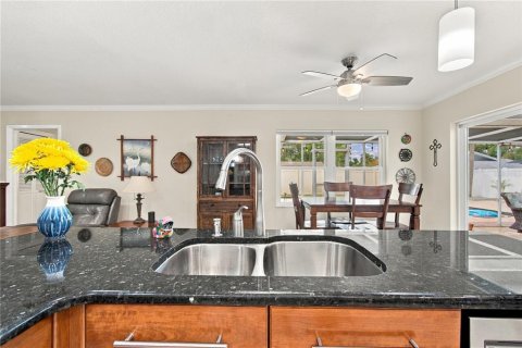 House in Clearwater, Florida 4 bedrooms, 202.34 sq.m. № 2395868 - photo 10