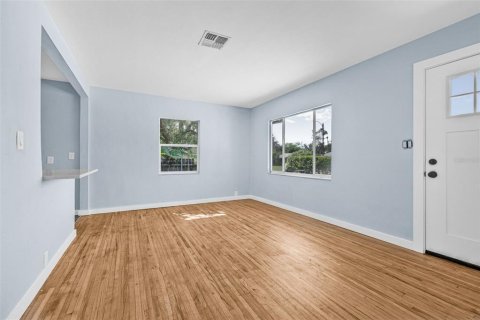 House in Saint Petersburg, Florida 2 bedrooms, 65.31 sq.m. № 1872812 - photo 10