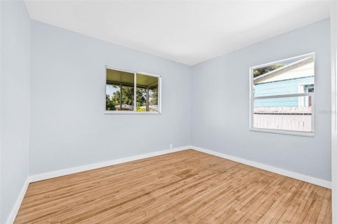 House in Saint Petersburg, Florida 2 bedrooms, 65.31 sq.m. № 1872812 - photo 17