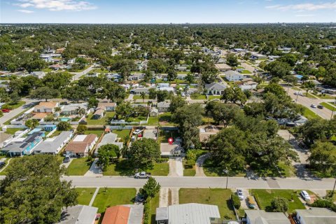 House in Saint Petersburg, Florida 2 bedrooms, 65.31 sq.m. № 1872812 - photo 24