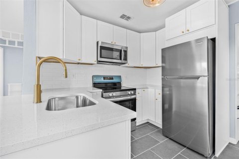 House in Saint Petersburg, Florida 2 bedrooms, 65.31 sq.m. № 1872812 - photo 13