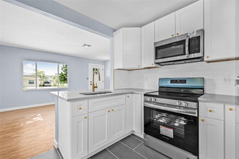 House in Saint Petersburg, Florida 2 bedrooms, 65.31 sq.m. № 1872812 - photo 15