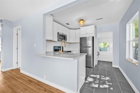 House in Saint Petersburg, Florida 2 bedrooms, 65.31 sq.m. № 1872812 - photo 11