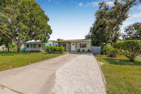 House in Saint Petersburg, Florida 2 bedrooms, 65.31 sq.m. № 1872812 - photo 5