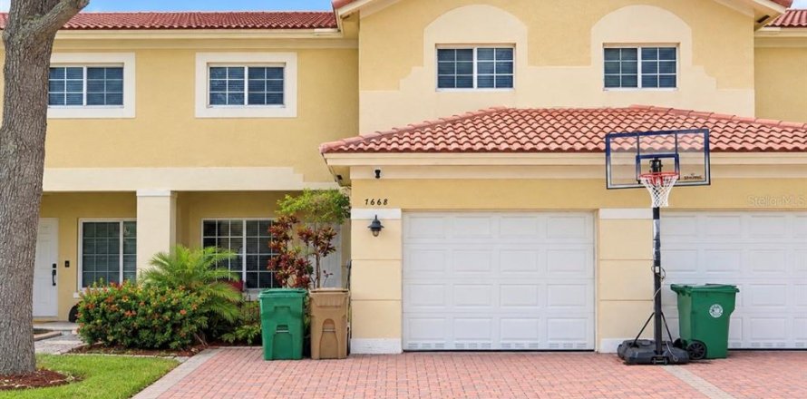 Townhouse in Hollywood, Florida 3 bedrooms, 137.03 sq.m. № 2373144