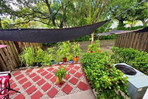Townhouse in Hollywood, Florida 3 bedrooms, 137.03 sq.m. № 2373144 - photo 16