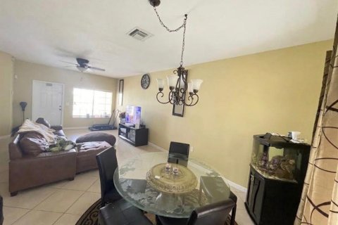 Townhouse in Hollywood, Florida 3 bedrooms, 137.03 sq.m. № 2373144 - photo 7