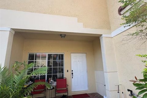 Townhouse in Hollywood, Florida 3 bedrooms, 137.03 sq.m. № 2373144 - photo 2