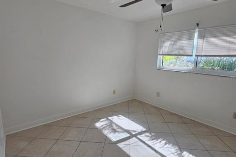 Appartement à louer à Redington Shores, Floride: 2 chambres, 160.54 m2 № 1850028 - photo 15