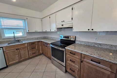 Appartement à louer à Redington Shores, Floride: 2 chambres, 160.54 m2 № 1850028 - photo 6