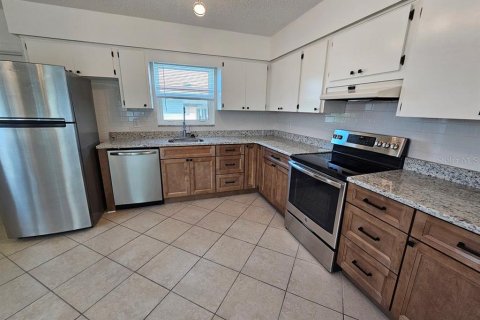 Appartement à louer à Redington Shores, Floride: 2 chambres, 160.54 m2 № 1850028 - photo 7