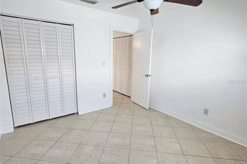 Appartement à louer à Redington Shores, Floride: 2 chambres, 160.54 m2 № 1850028 - photo 14