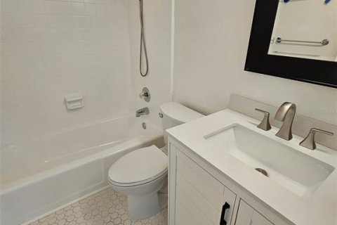 Appartement à louer à Redington Shores, Floride: 2 chambres, 160.54 m2 № 1850028 - photo 11