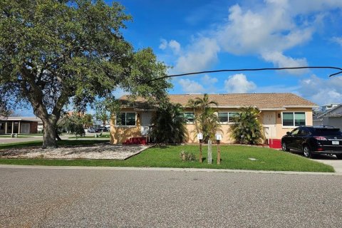 Appartement à louer à Redington Shores, Floride: 2 chambres, 160.54 m2 № 1850028 - photo 1
