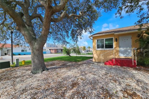 Appartement à louer à Redington Shores, Floride: 2 chambres, 160.54 m2 № 1850028 - photo 2
