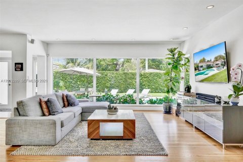 House in Miami Shores, Florida 3 bedrooms, 173.63 sq.m. № 2087264 - photo 5