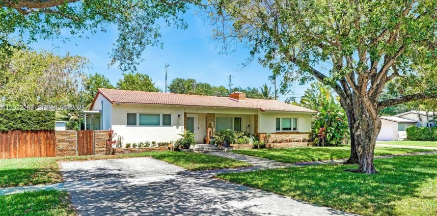 House in Miami Shores, Florida 3 bedrooms, 173.63 sq.m. № 2087264