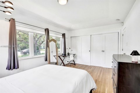 House in Miami Shores, Florida 3 bedrooms, 173.63 sq.m. № 2087264 - photo 23