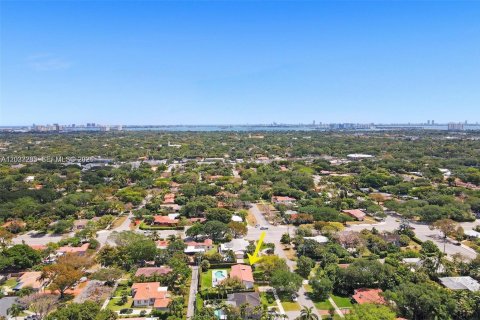 House in Miami Shores, Florida 3 bedrooms, 173.63 sq.m. № 2087264 - photo 8