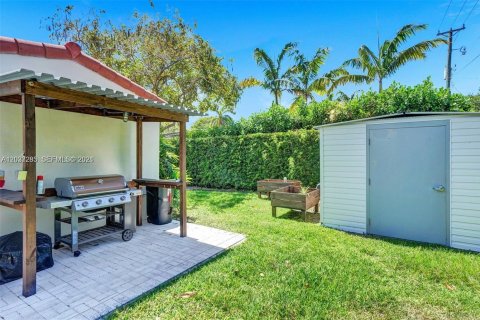 House in Miami Shores, Florida 3 bedrooms, 173.63 sq.m. № 2087264 - photo 11