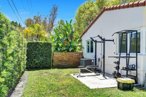 House in Miami Shores, Florida 3 bedrooms, 173.63 sq.m. № 2087264 - photo 30