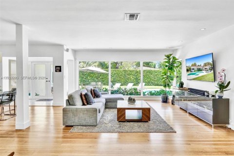 House in Miami Shores, Florida 3 bedrooms, 173.63 sq.m. № 2087264 - photo 4