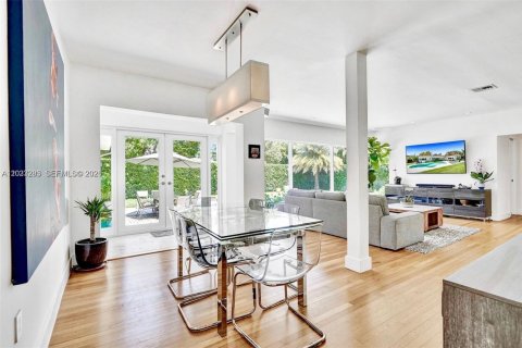 House in Miami Shores, Florida 3 bedrooms, 173.63 sq.m. № 2087264 - photo 19