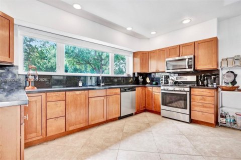 House in Miami Shores, Florida 3 bedrooms, 173.63 sq.m. № 2087264 - photo 16