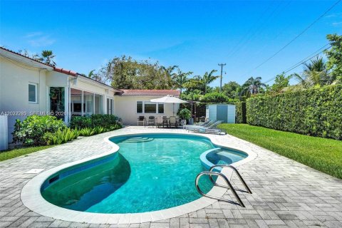 House in Miami Shores, Florida 3 bedrooms, 173.63 sq.m. № 2087264 - photo 29