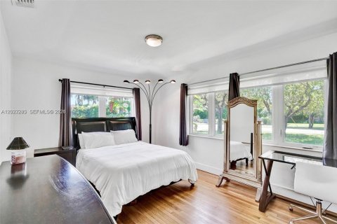 House in Miami Shores, Florida 3 bedrooms, 173.63 sq.m. № 2087264 - photo 22