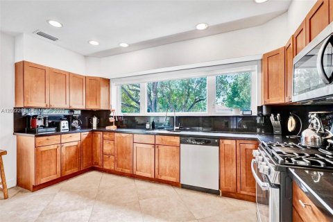 House in Miami Shores, Florida 3 bedrooms, 173.63 sq.m. № 2087264 - photo 17