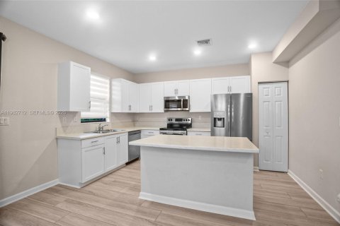 Touwnhouse à vendre à Davie, Floride: 3 chambres, 173.08 m2 № 2046522 - photo 11