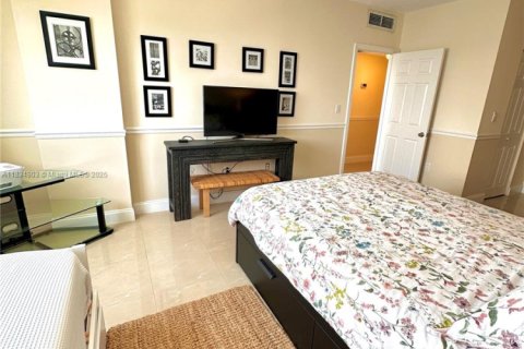 Condo in Sunny Isles Beach, Florida, 2 bedrooms № 1817661 - photo 26