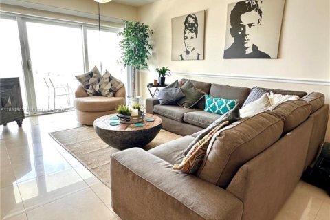 Condo in Sunny Isles Beach, Florida, 2 bedrooms № 1817661 - photo 5