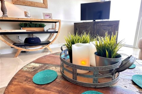 Condo in Sunny Isles Beach, Florida, 2 bedrooms № 1817661 - photo 9