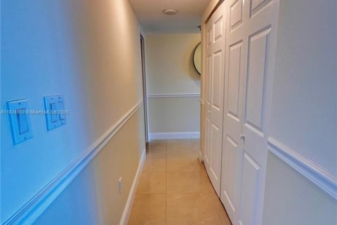 Condo in Sunny Isles Beach, Florida, 2 bedrooms № 1817661 - photo 21