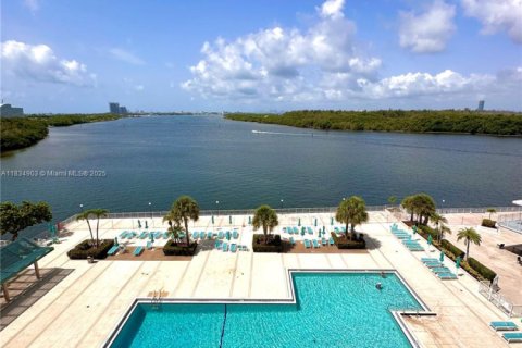 Condo in Sunny Isles Beach, Florida, 2 bedrooms № 1817661 - photo 14