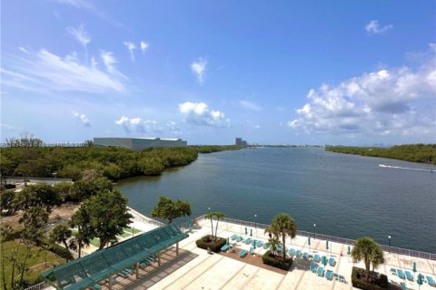 Condo in Sunny Isles Beach, Florida, 2 bedrooms № 1817661 - photo 13